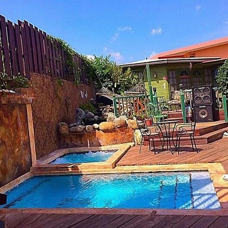 One32 Guest House كينغستون المظهر الخارجي الصورة