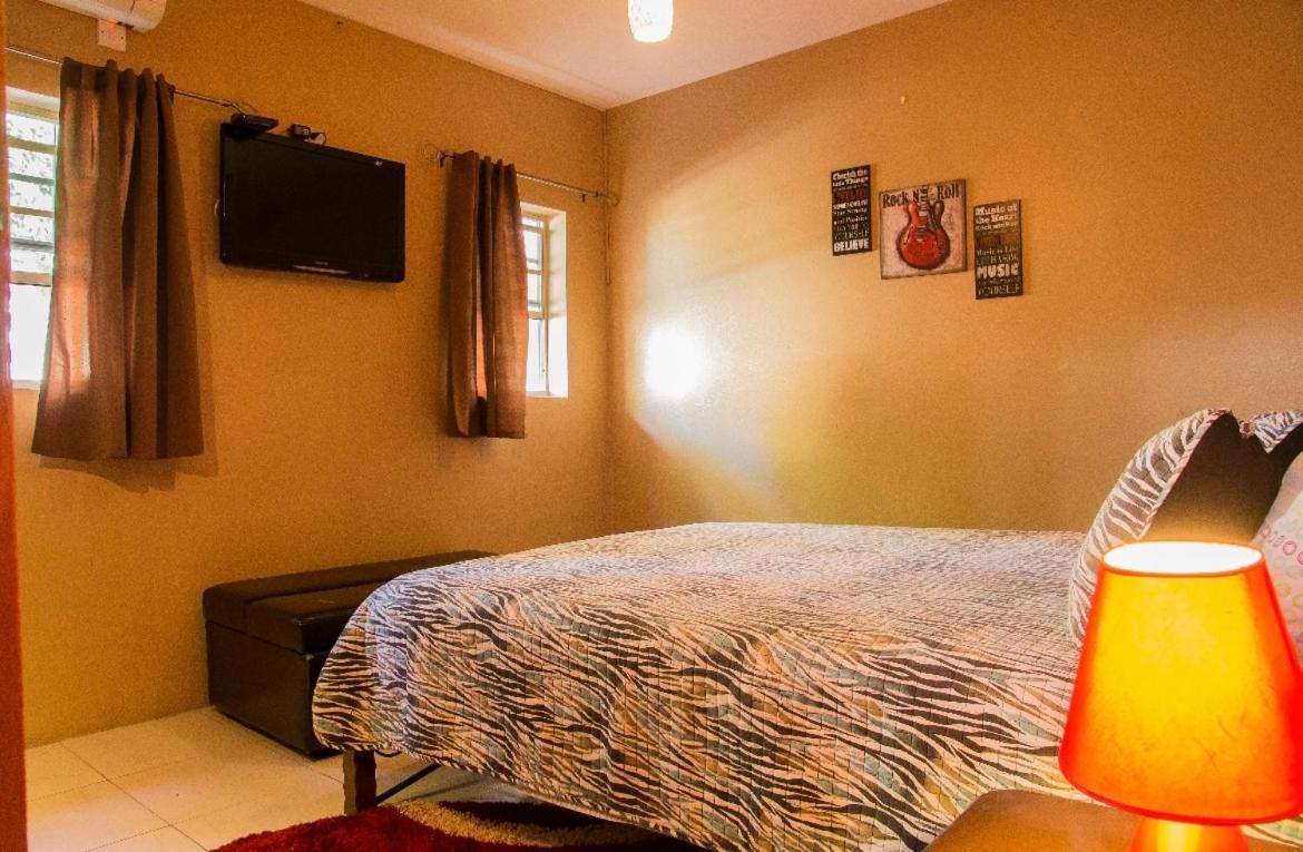One32 Guest House كينغستون المظهر الخارجي الصورة