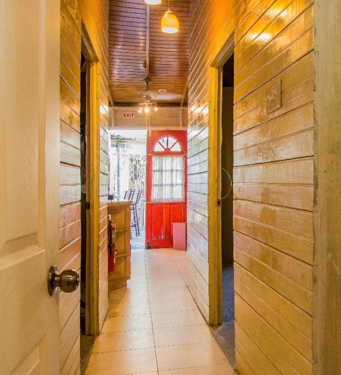 One32 Guest House كينغستون المظهر الخارجي الصورة